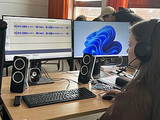 Die Teilnehmer produzieren selbst einen Podcast